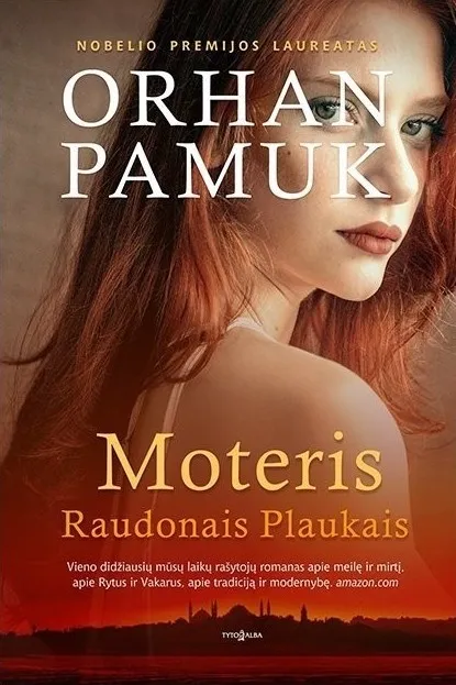 Moteris Raudonais Plaukais