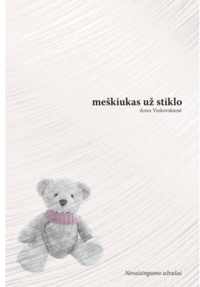 Meškiukas už stiklo