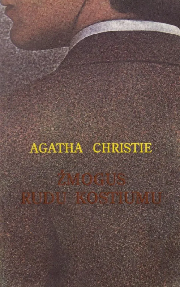 Žmogus rudu kostiumu