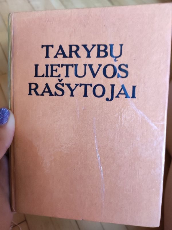 Tarybų Lietuvos rašytojai. Biografinis žodynas