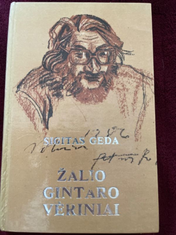 Žalio gintaro vėriniai