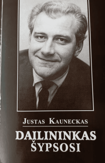 Dailininkas šypsosi