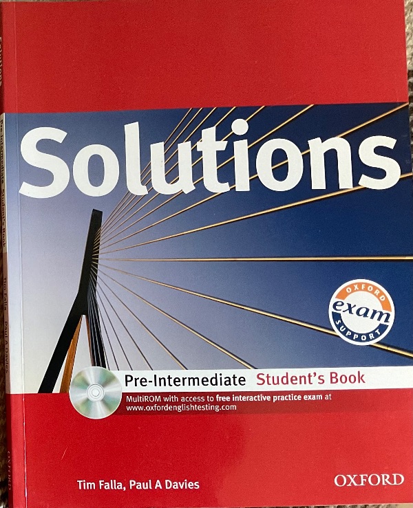 Solutions Pre-intermediate Student’s Book +MultiROM
