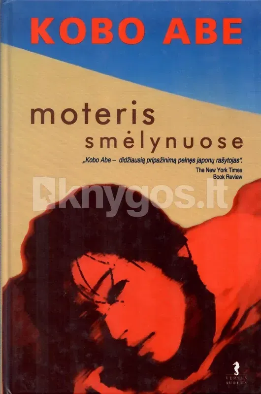 Moteris smėlynuose