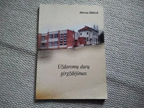 Uždaromų durų girgždėjimas