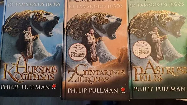 trilogija: Auksinis kompasas, gintarinis žiūronas, aštrusis peilis