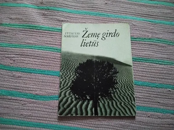 Žemę girdo lietūs: Miniatiūros