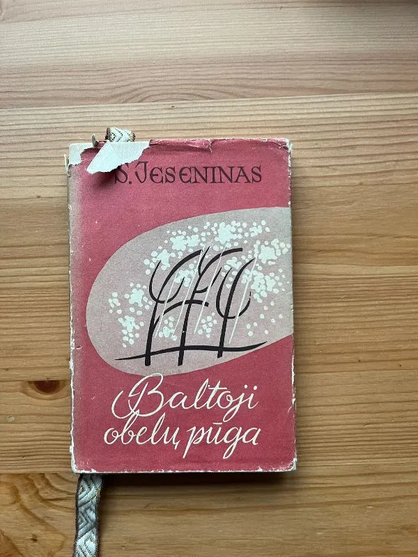 Baltoji obelų pūga