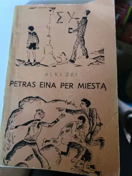 Petras eina per miestą
