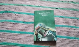 Una Extraña Fuerza