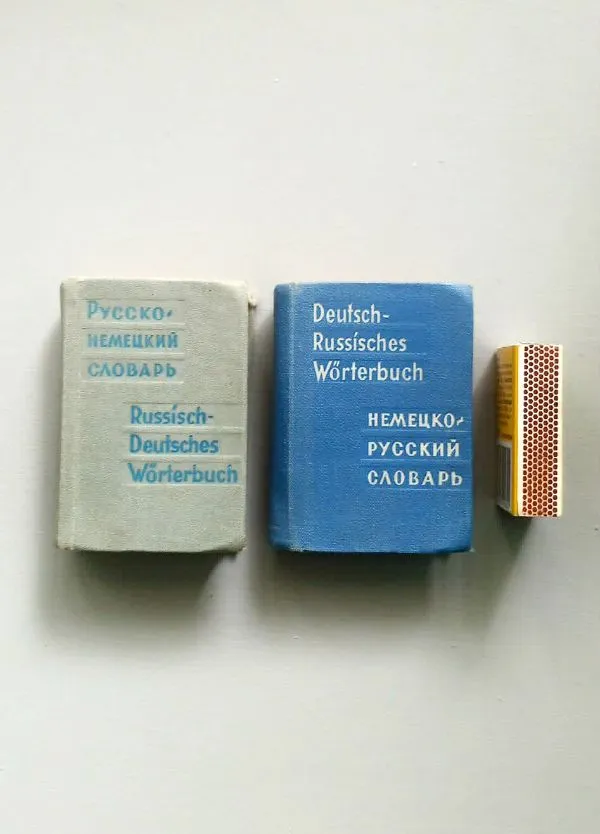 Vintažinis miniatiūrinių žodynų rinkinys, rusų-vokiečių ir vokiečių-rusų k.