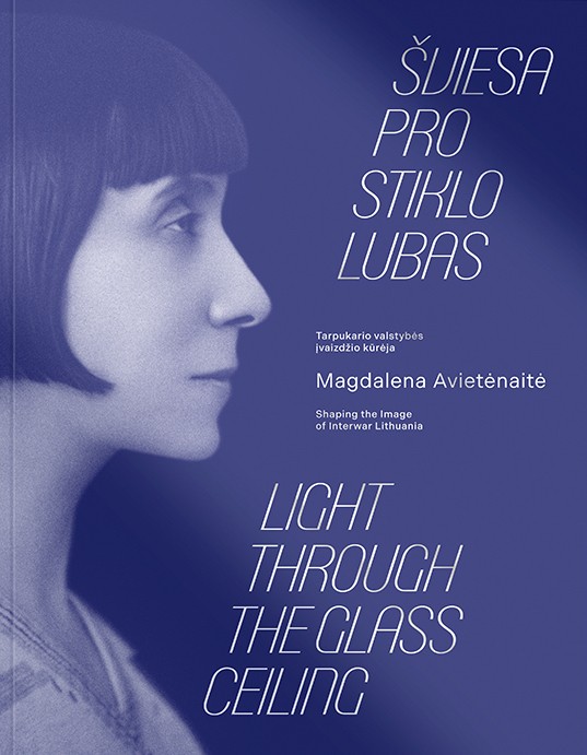 Šviesa pro stiklo lubas. Magdalena Avietėnaitė