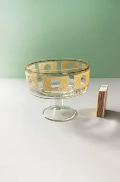 Vintažinė stiklinė desertinė taurė - vazelė ant kojelės su dekoru, aukštis 9,5cm