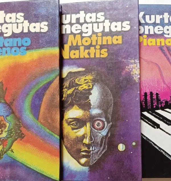 Titano sirenos. Motinos naktis. Pianola
