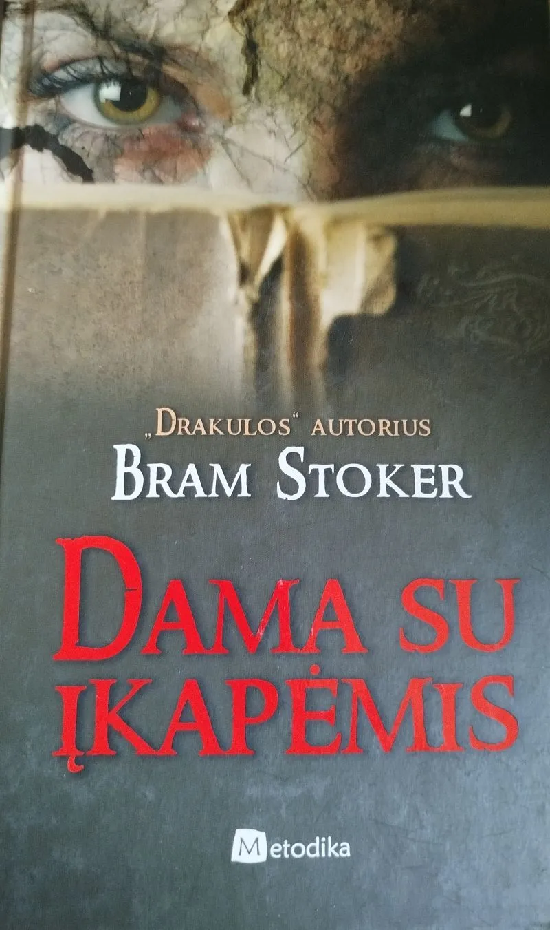 Dama su įkapėmis
