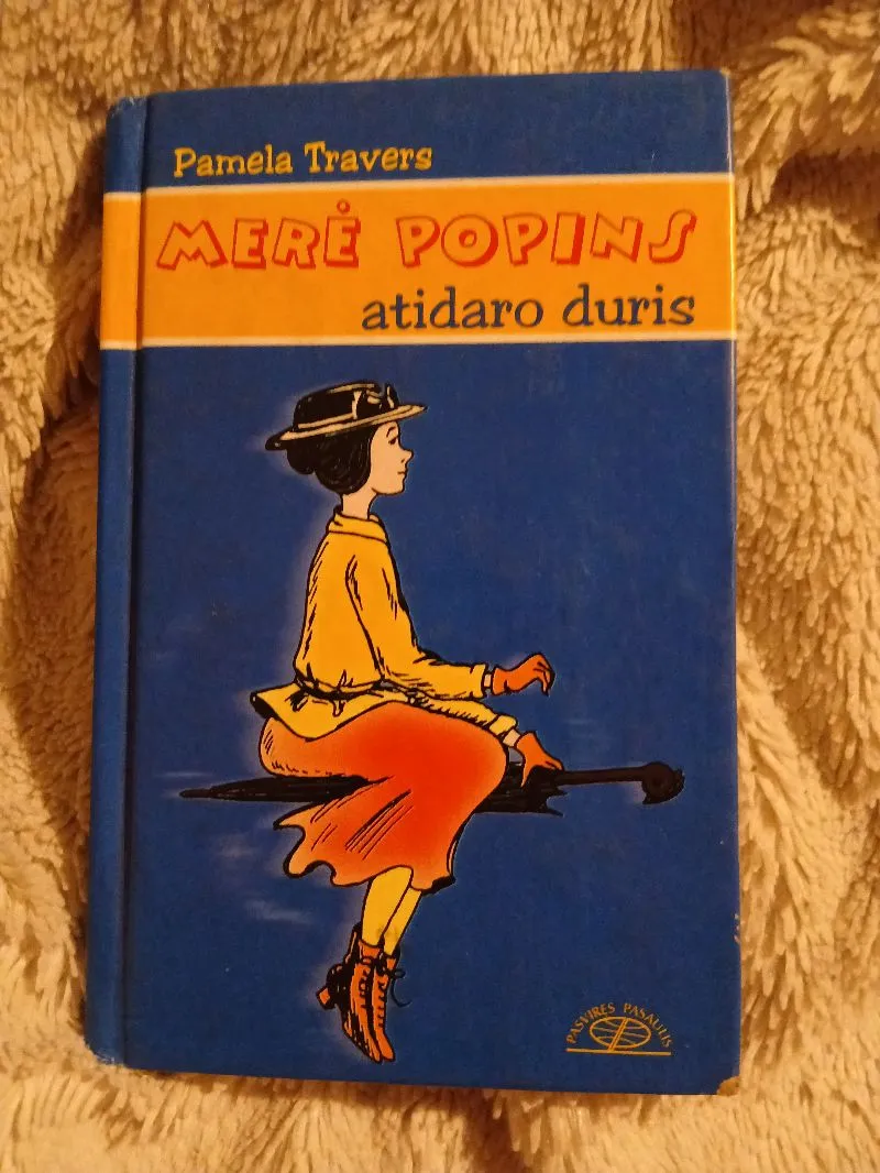 Merė Popins atidaro duris